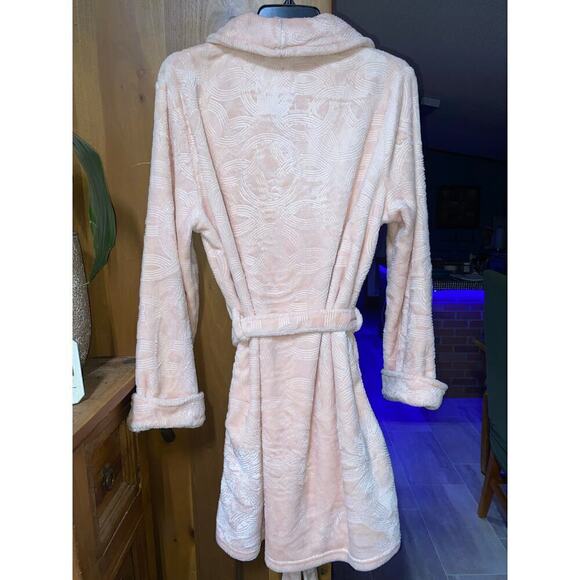 Danskin Pink Bathrobe Size L/XL Pink Fleecey Self tie belting Pockets Long Slv - Picture 3 of 9